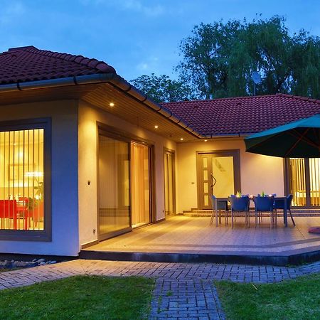 Hajnal Nyaralóház Balatonfenyves Exterior foto