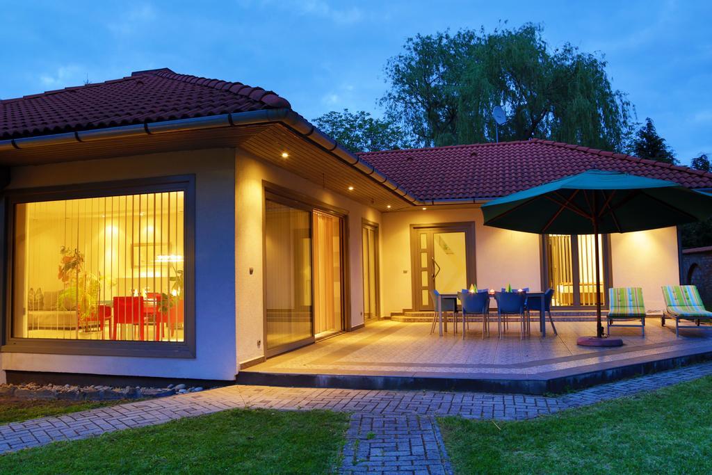 Hajnal Nyaralóház Balatonfenyves Exterior foto